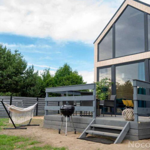 Domek drewniany 6-osobowy z klimatyzacją z prysznicem