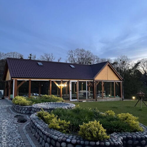 Domek drewniany 14-osobowy z dostępem do ogrodu z widokiem na jezioro