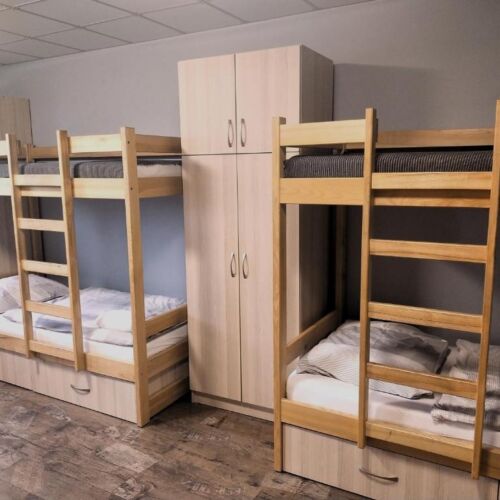 Pokój 6-osobowy na piętrze z prysznicem