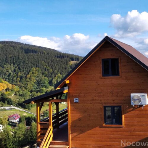 Cabana cu aer conditionat cu vedere spre munte pentru 7 pers. (se inchirieaza doar integral)