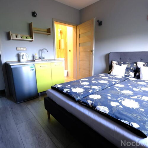 Camera dubla cu gradina cu vedere spre munte