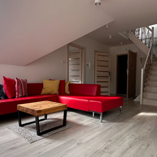 Apartament cu balcon cu vedere spre munte cu 3 camere pentru 6 pers.