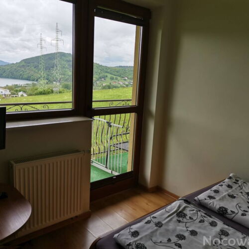 Pokój 4-osobowy z klimatyzacją z widokiem na rzekę