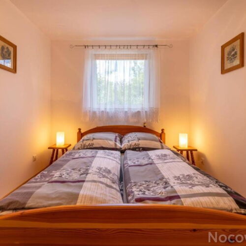 Domek drewniany 6-osobowy z prysznicem z tarasem