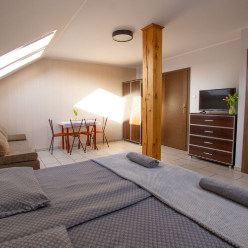 Pokój 4-osobowy na poddaszu z łazienką