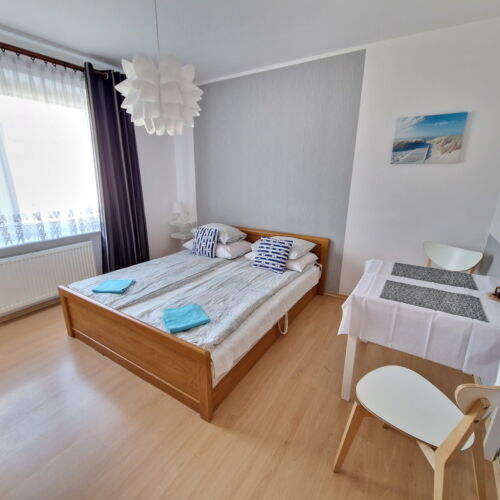 Camera dubla cu cadita de dus