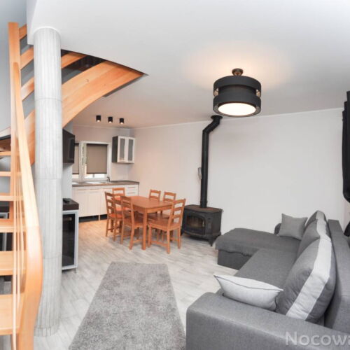 Domek drewniany 8-osobowy z prysznicem z dostępem do ogrodu