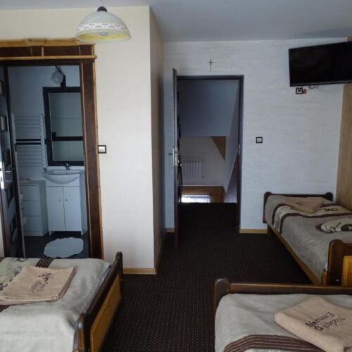 Pokoj se sprchou pro 4 os. s výhledem na hory