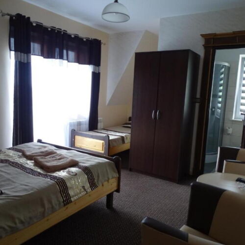 Pokoj se sprchou  pro 3 os.