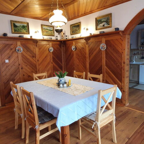 Apartament la etaj cu vedere spre munte cu 2 camere pentru 6 pers.