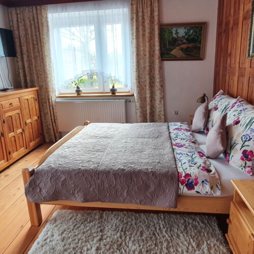 Mountain View Upstairs 2-Room Apartment for 6 Persons