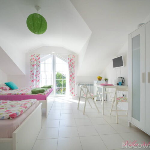 Pokoj s balkónem s koupelnou pro 3 os.