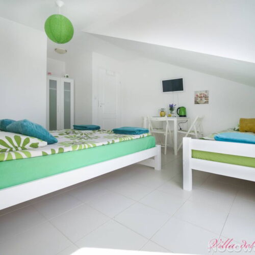 Pokoj s balkónem s koupelnou pro 3 os.