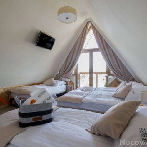 Pokój 4-osobowy z balkonem z prysznicem (możliwa dostawka)