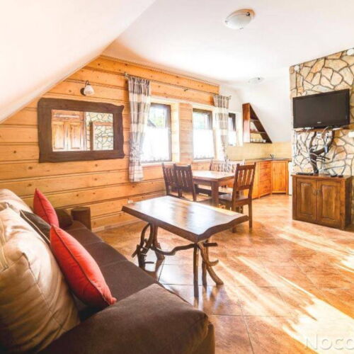 Apartament 5-osobowy z balkonem z 1 pomieszczeniem sypialnianym