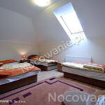 Zuhanyzós háromágyas szoba