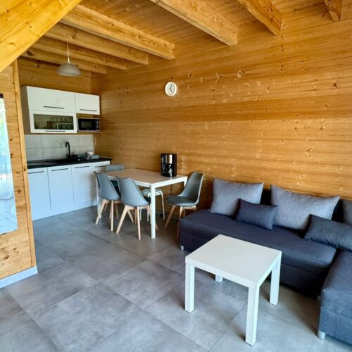 Cabană cu duș cu grădină pentru 6 pers. (se inchirieaza doar integral)