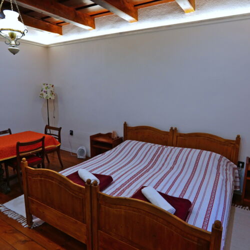 Whole House Holiday Home for 9 Persons with Garden