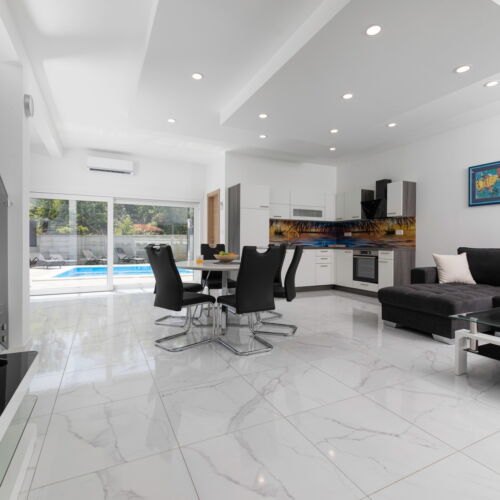 Whole House Family Villa for 8 Persons