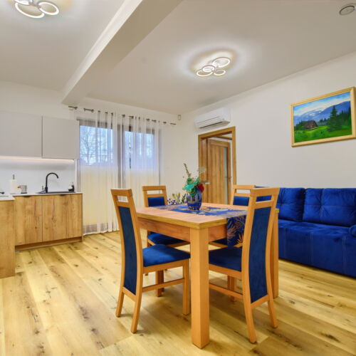 Apartament 4-osobowy na parterze Standard Plus z 2 pomieszczeniami sypialnianymi