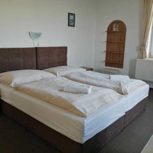 Standard Dreibettzimmer mit Dusche