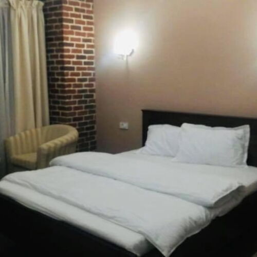 Pokoj s manželskou postelí