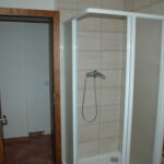 Camera cvadrupla cu duș