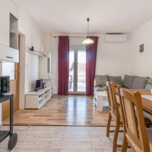 Apartament pentru 4 pers. (se inchirieaza doar integral)