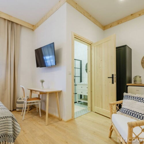 Camera tripla cu baie lCD TV