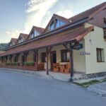 Zuhanyzós négyágyas szoba