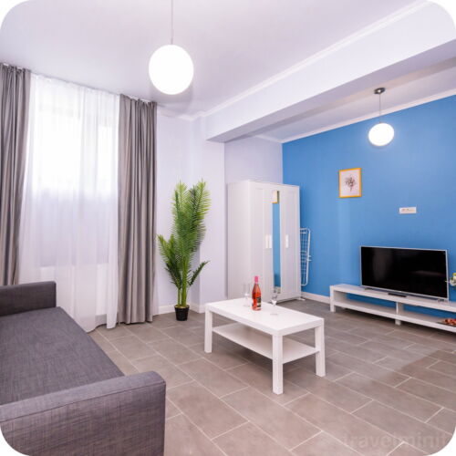 Camera twin la demisol garsoniera D701