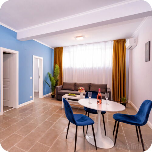 Apartament la demisol d703 cu 2 camere pentru 4 pers.