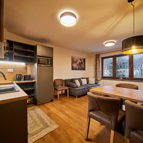 Apartman s balkónem s vlastní kuchyňkou pro 4 os. se 2 ložnicemi (s možností přistýlky)