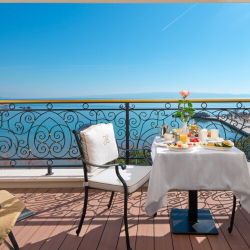 Sea View Upstairs 2-Room Suite for 4 Persons