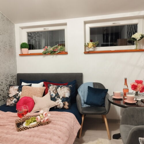 Hegyekre néző saját teakonyhával 2 fős apartman 1 hálótérrel