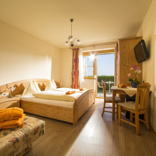 Erdgeschosses Doppelzimmer Tiefparterre