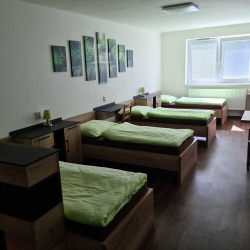 Pokoj se sprchou s vlastní kuchyňkou pro 4 os.