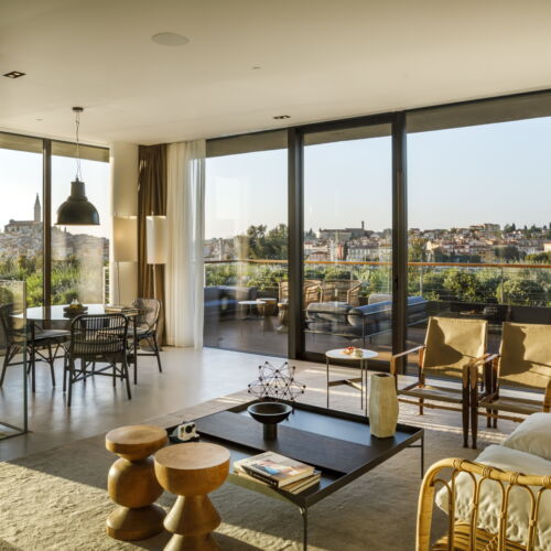 Suita pro 3 os. se 2 ložnicemi s výhledem na moře na poschodí