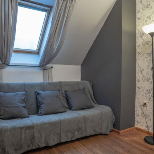 Pokój 3-osobowy z łazienką z widokiem na ogród