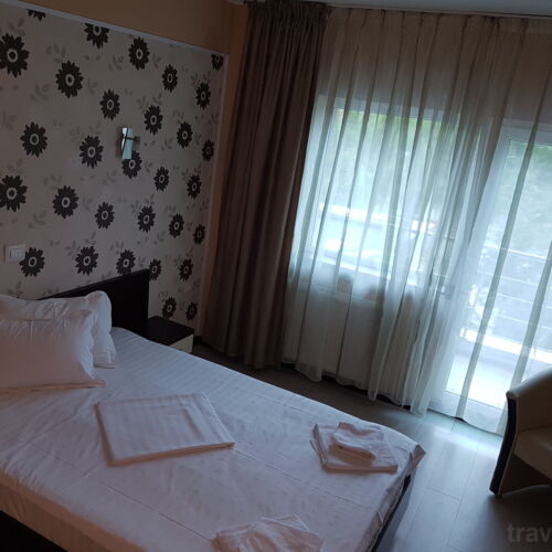 Camera dubla cu balcon (se poate solicita pat suplimentar)