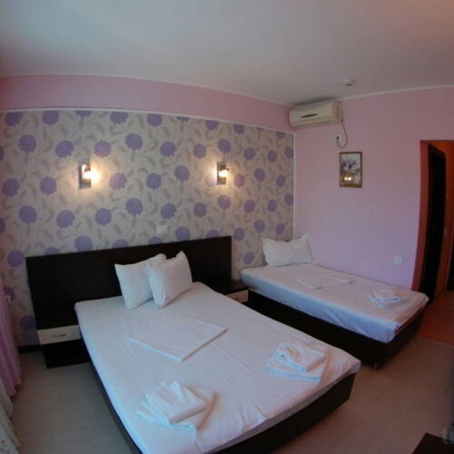 Camera tripla cu balcon