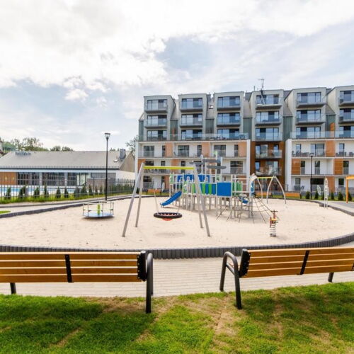 Apartament 4-osobowy na parterze pokój od strony basenu z 1 pomieszczeniem sypialnianym