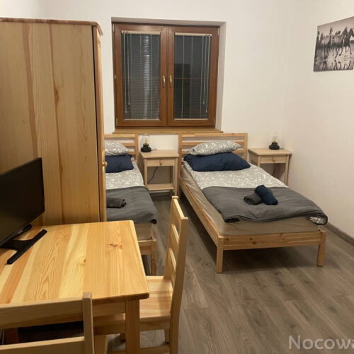 Camera twin cu cadita de dus cu gradina