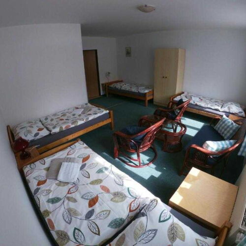 Pokoj se sprchou  pro 4 os.