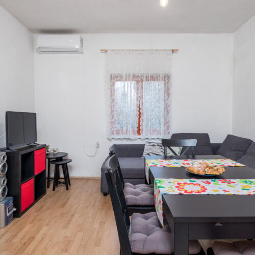 Casă de vară pentru 8 pers. (se inchirieaza doar integral)