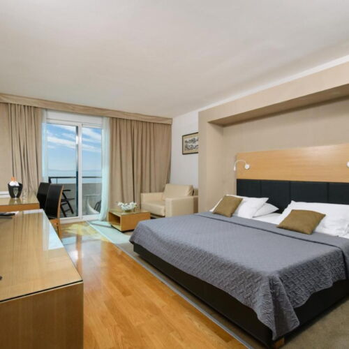 Camera twin deluxe cu vedere spre mare (se poate solicita pat suplimentar)