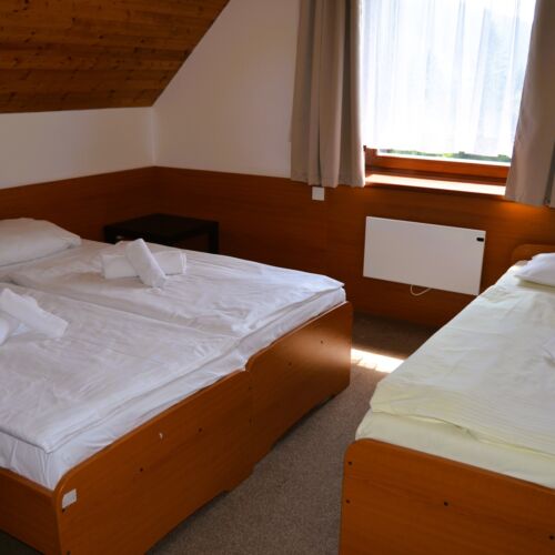 8 Person Room ensuite with Shower