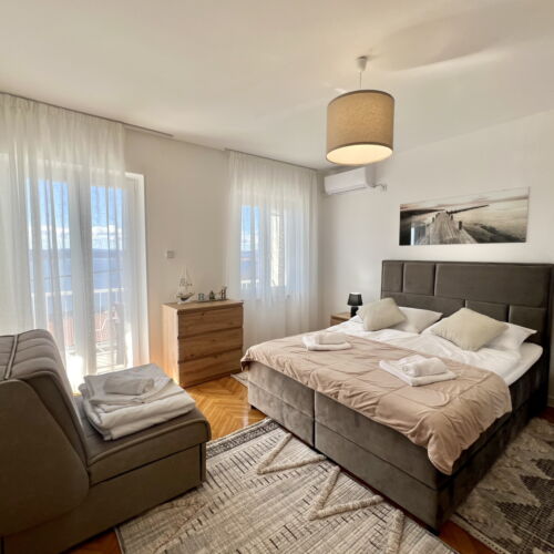 Sea View Upstairs 3-Room Apartment for 8 Persons