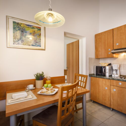 Apartament cu balcon cu vedere spre parc cu 2 camere pentru 4 pers.