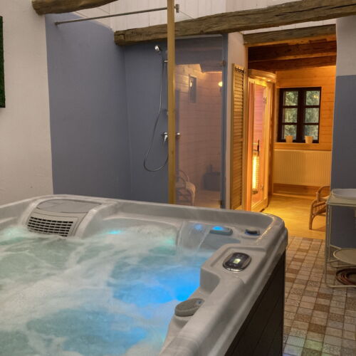 Whole House Romantic Holiday Home for 4 Persons